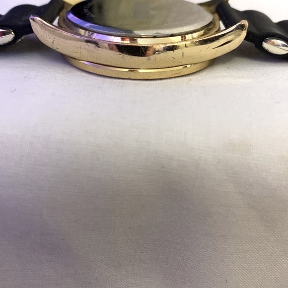 Jewel House Quartz Watch - Picture 6 of 9